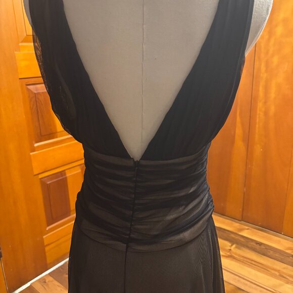 JS Boutique Elegant Black Evening Gown - Picture 5 of 7